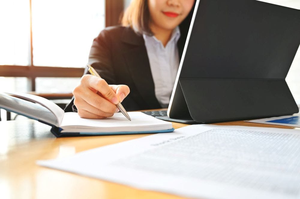 Can an advocate attend a DST assessment?